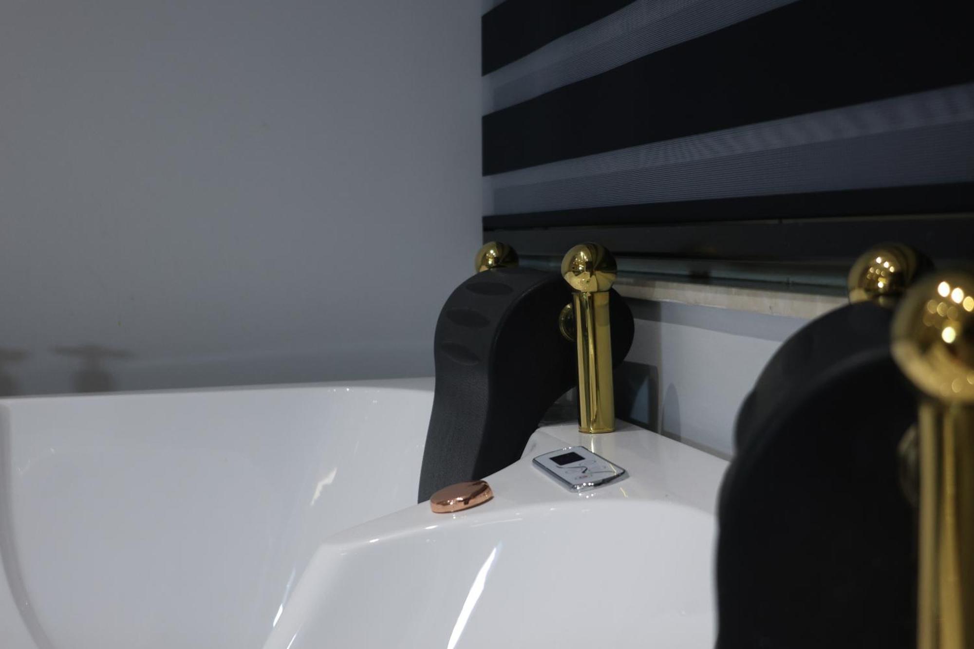 Apartamento Lunarist - Exclusive With Private Jacuzzi In Blloku Tirana