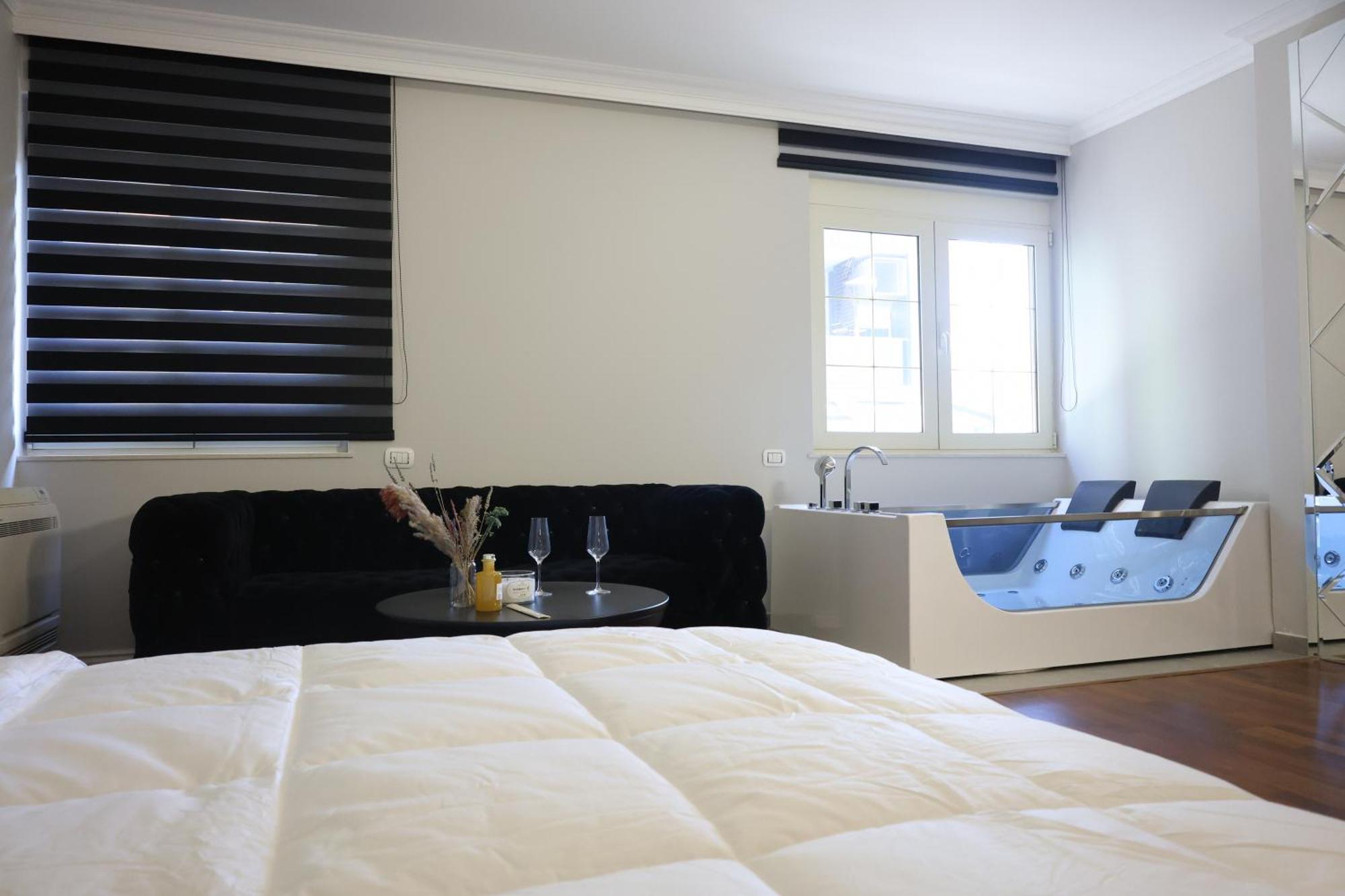 Lunarist - Exclusive With Private Jacuzzi In Blloku Tirana