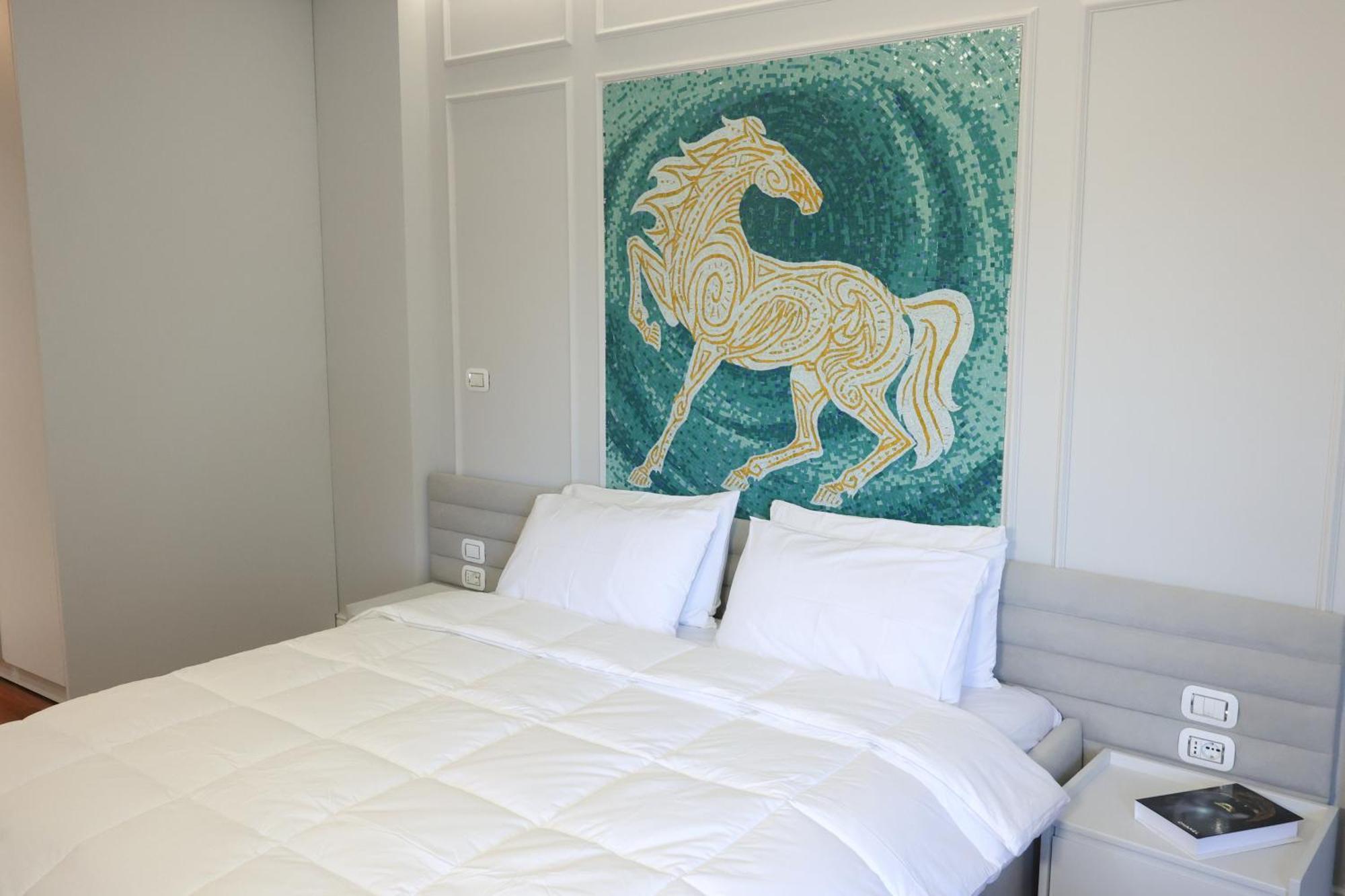 Lunarist - Exclusive With Private Jacuzzi In Blloku Tirana
