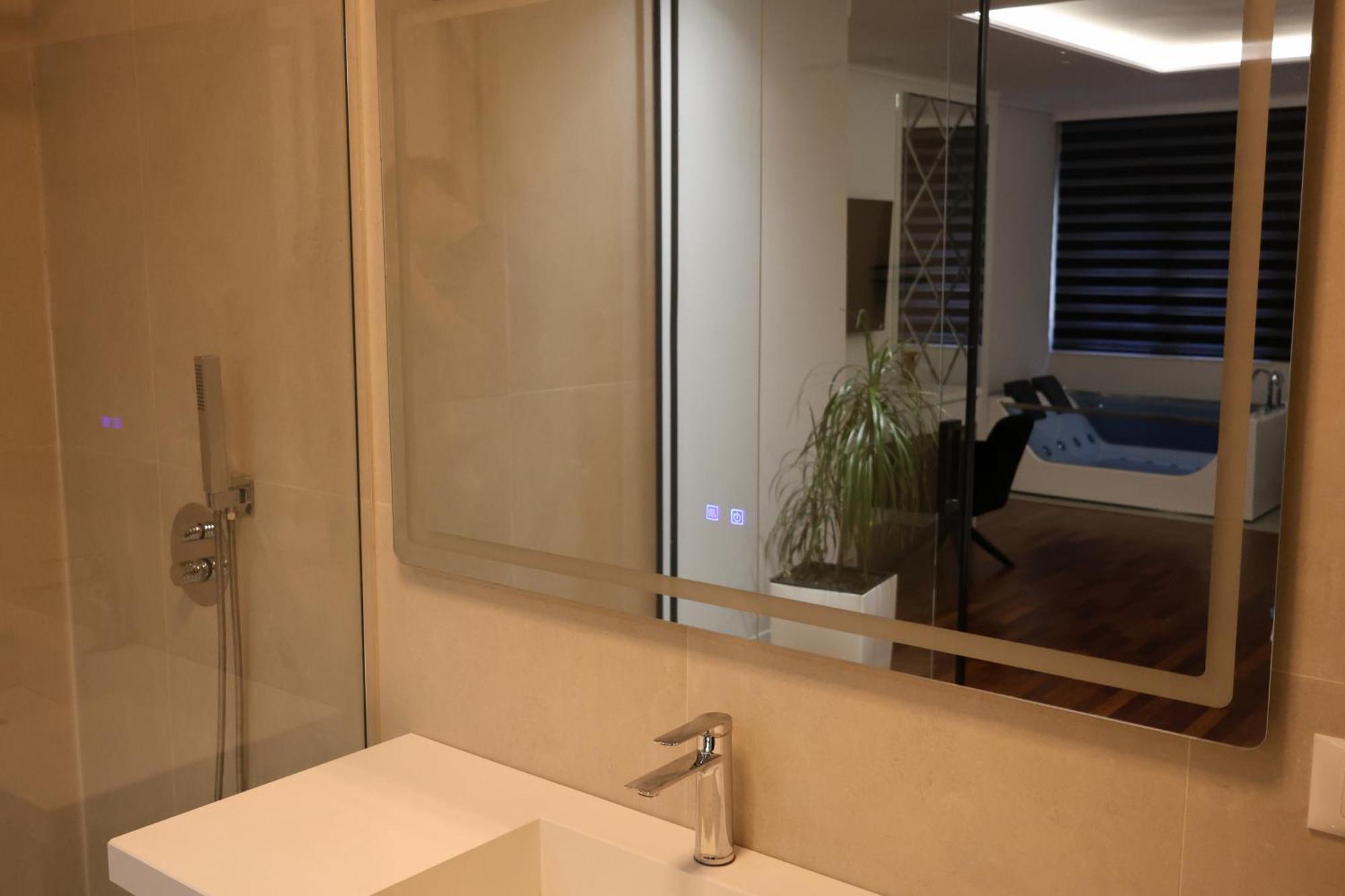 Apartamento Lunarist - Exclusive With Private Jacuzzi In Blloku