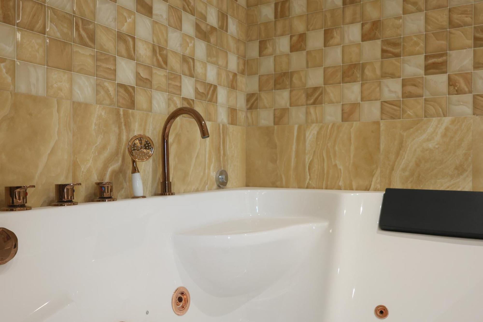 Lunarist - Exclusive With Private Jacuzzi In Blloku Tirana