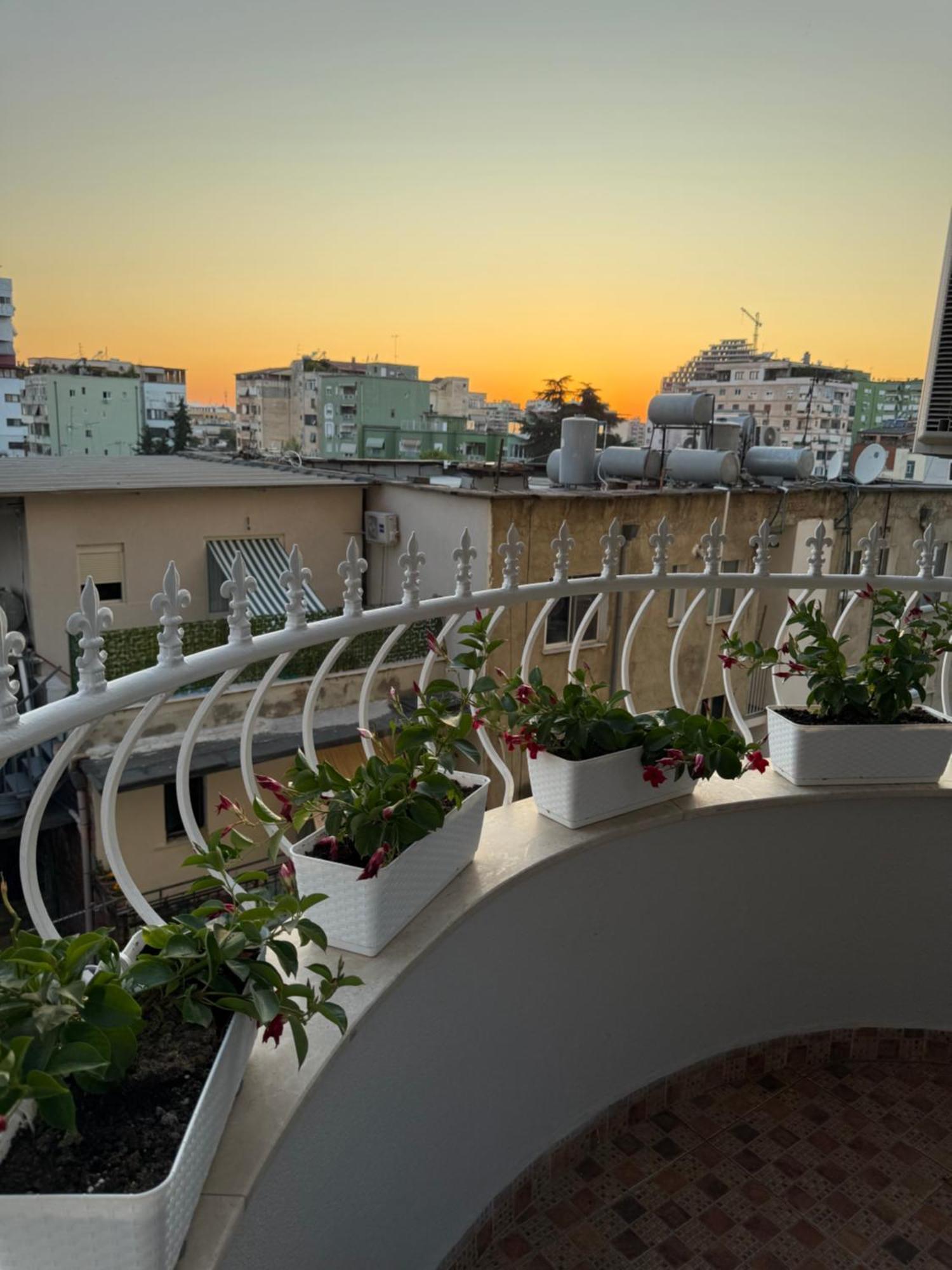 Lunarist - Exclusive With Private Jacuzzi In Blloku Apartamento Tirana