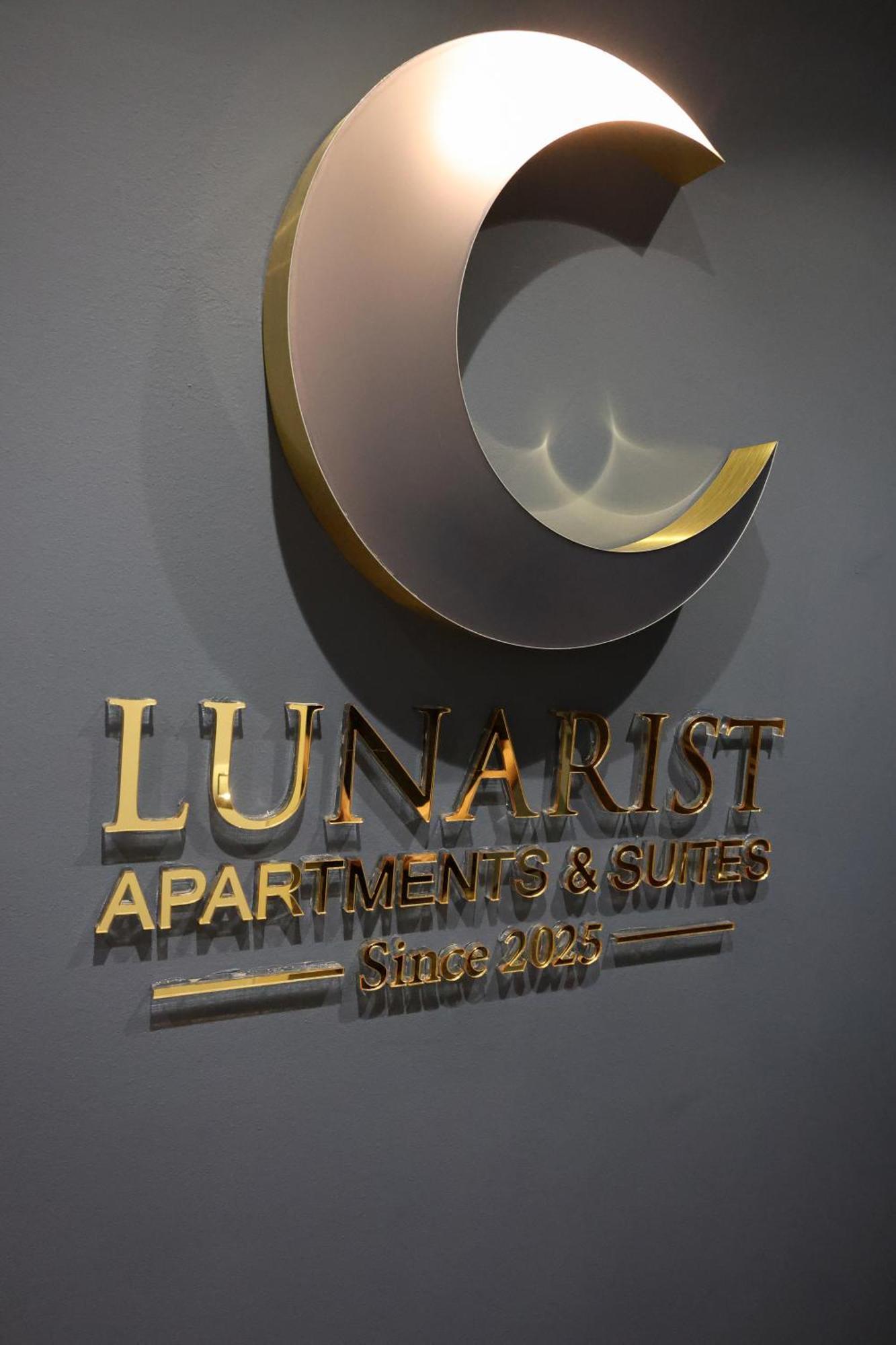 Lunarist - Exclusive With Private Jacuzzi In Blloku Apartamento Tirana