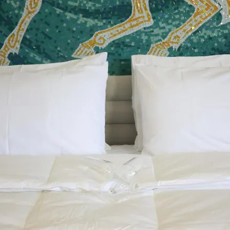 Lunarist - Exclusive Suites With Private Jacuzzi In Blloku Tirana Exterior photo