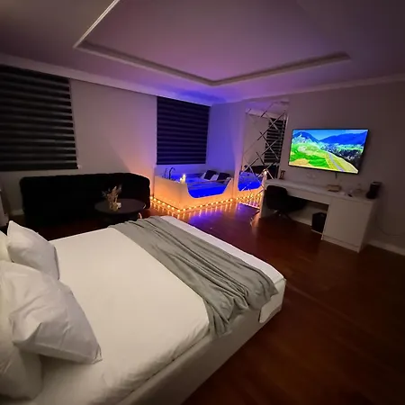 Lunarist - Exclusive Suites With Private Jacuzzi In Blloku Tirana Exterior photo